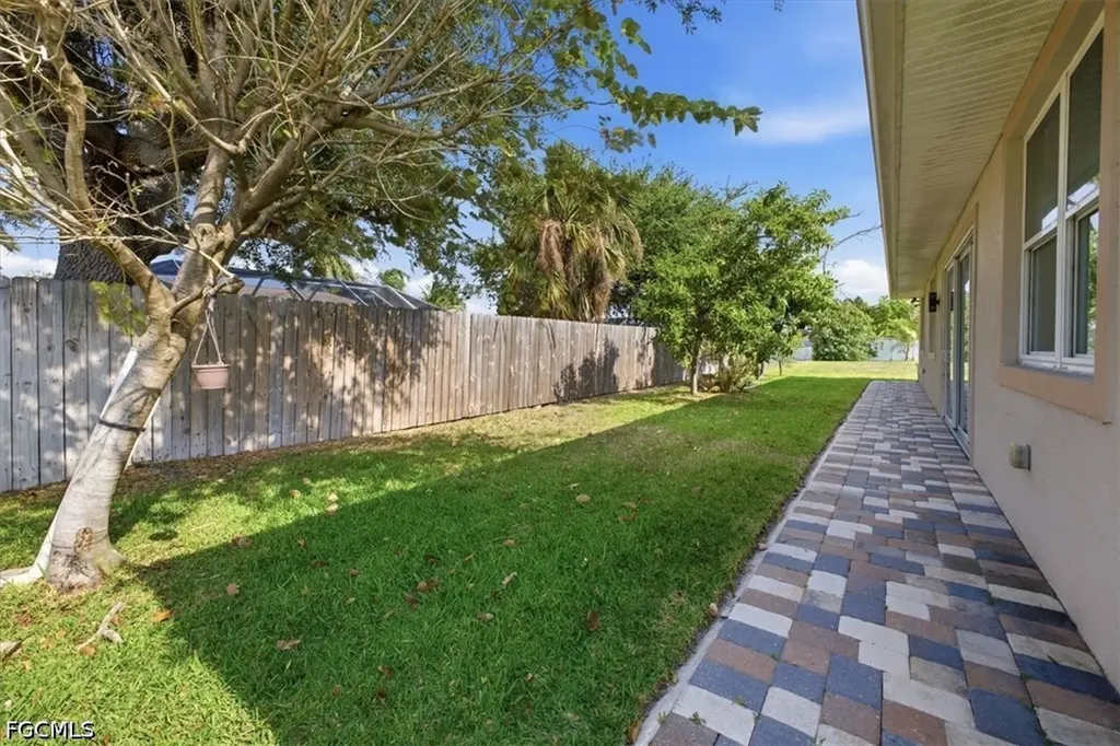 2416 SE 8th Avenue Cape Coral FL 33990