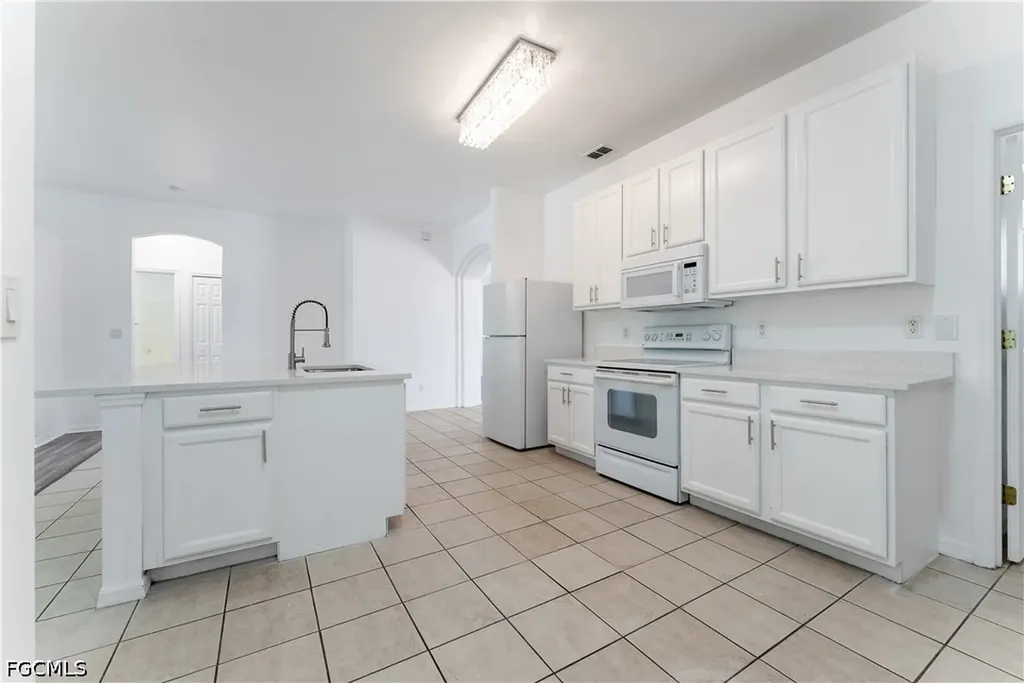 1824 SW 2nd Street Cape Coral FL 33991
