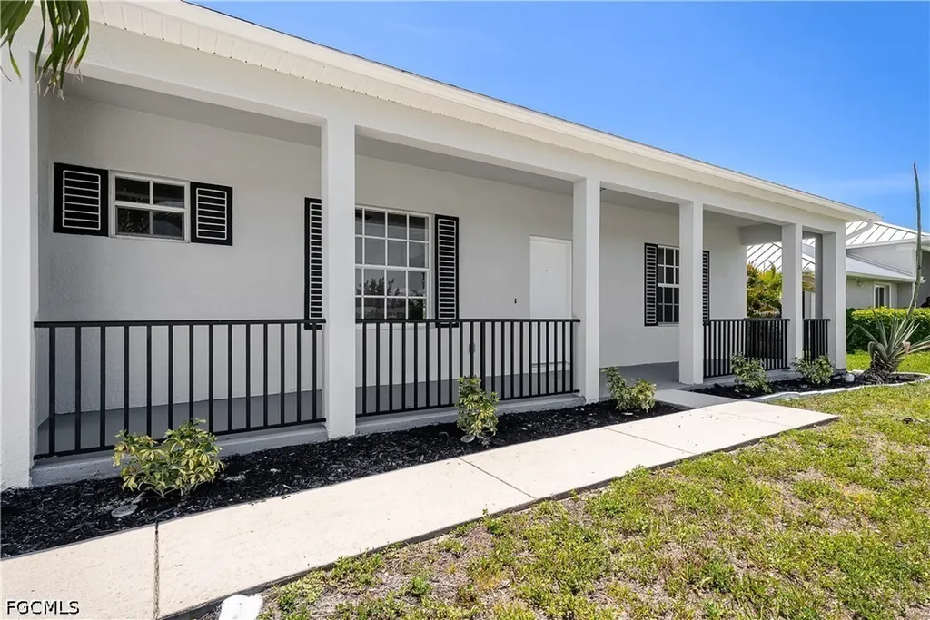 1824 SW 2nd Street Cape Coral FL 33991