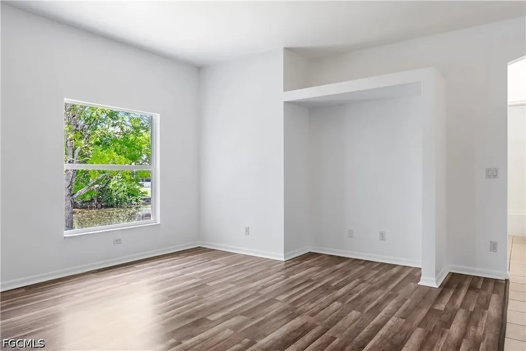 1824 SW 2nd Street Cape Coral FL 33991