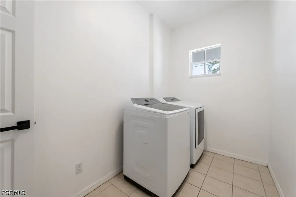 1824 SW 2nd Street Cape Coral FL 33991