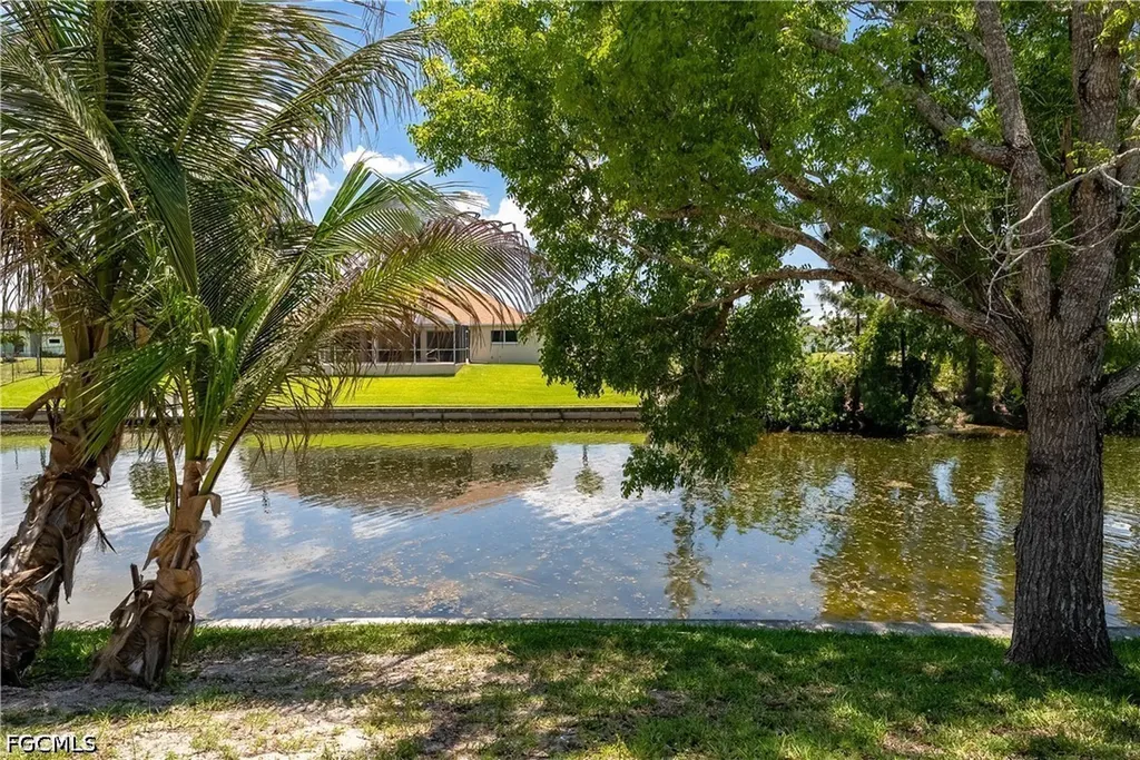 1824 SW 2nd Street Cape Coral FL 33991