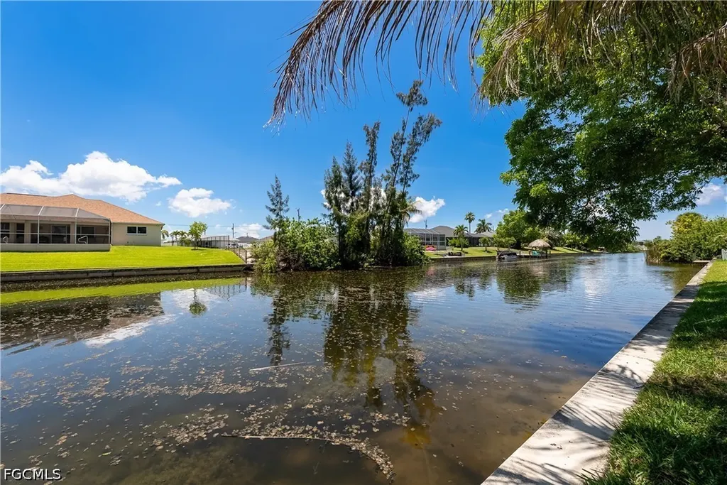 1824 SW 2nd Street Cape Coral FL 33991