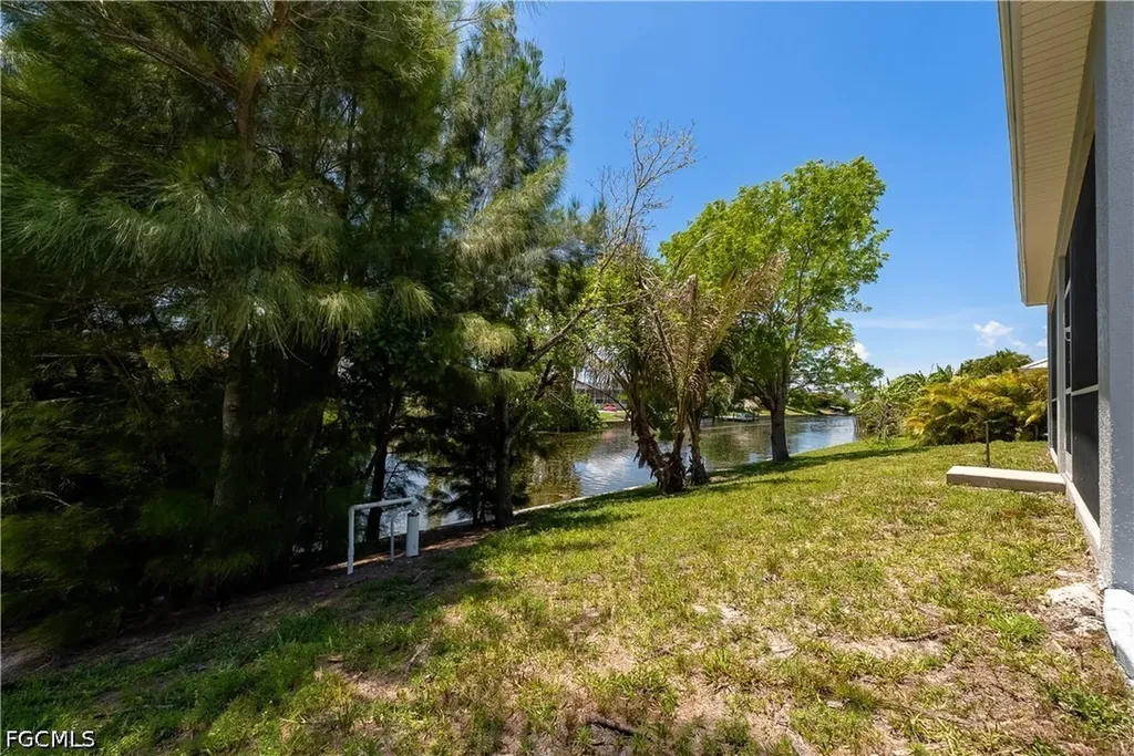 1824 SW 2nd Street Cape Coral FL 33991