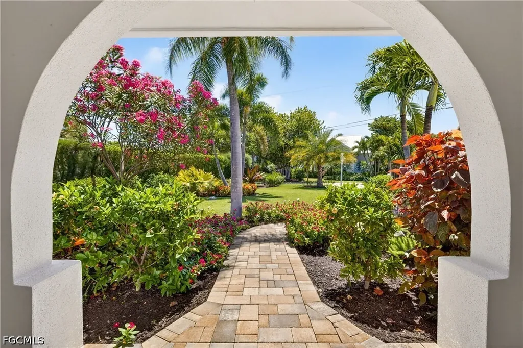 738 Anchor Drive Sanibel FL 33957