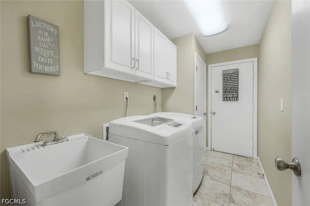 719 El Dorado Parkway W Cape Coral FL 33914