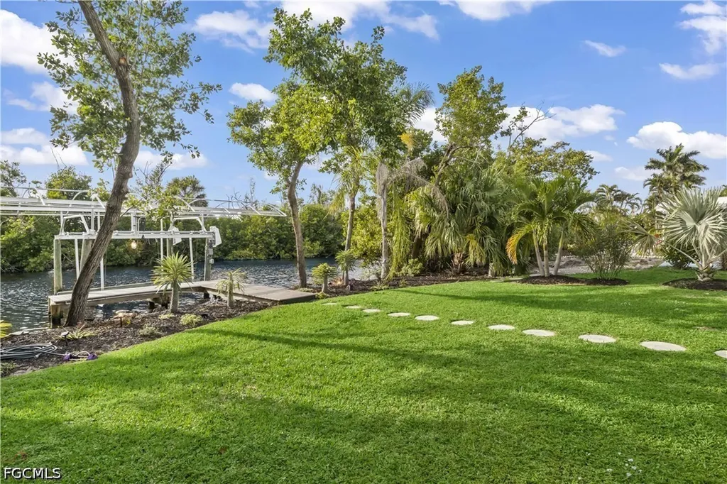 7150 Cobiac Drive St. James City FL 33956