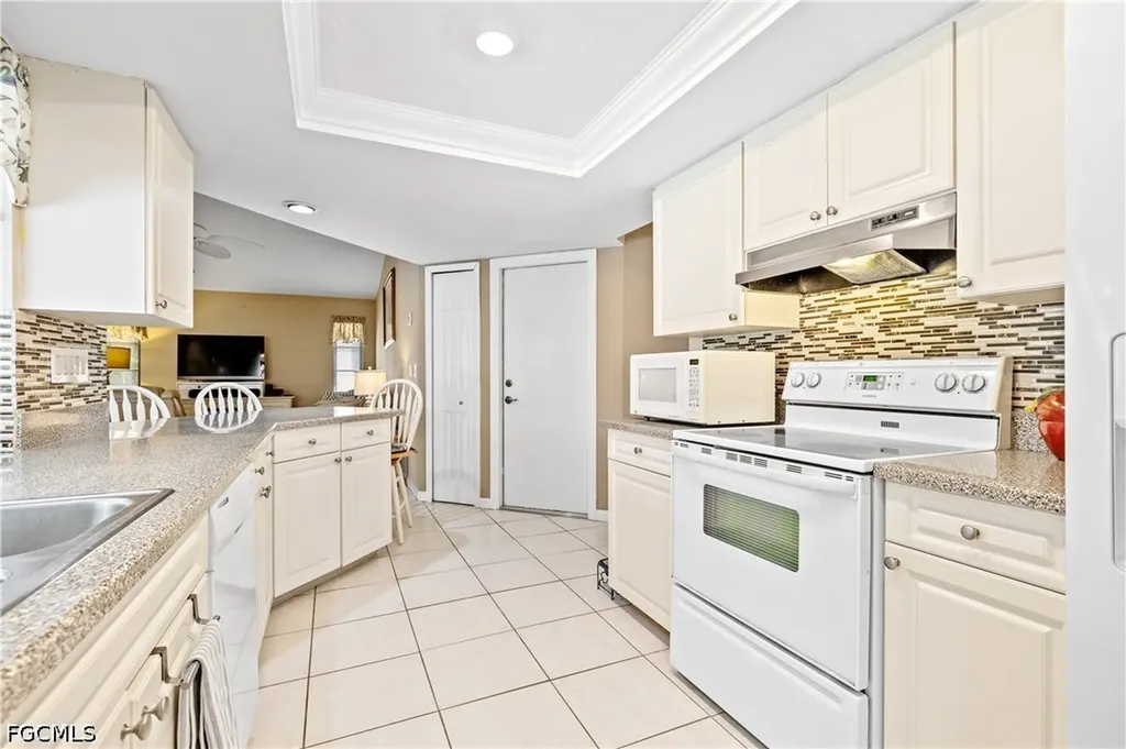 3906 SE 10th Place Cape Coral FL 33904