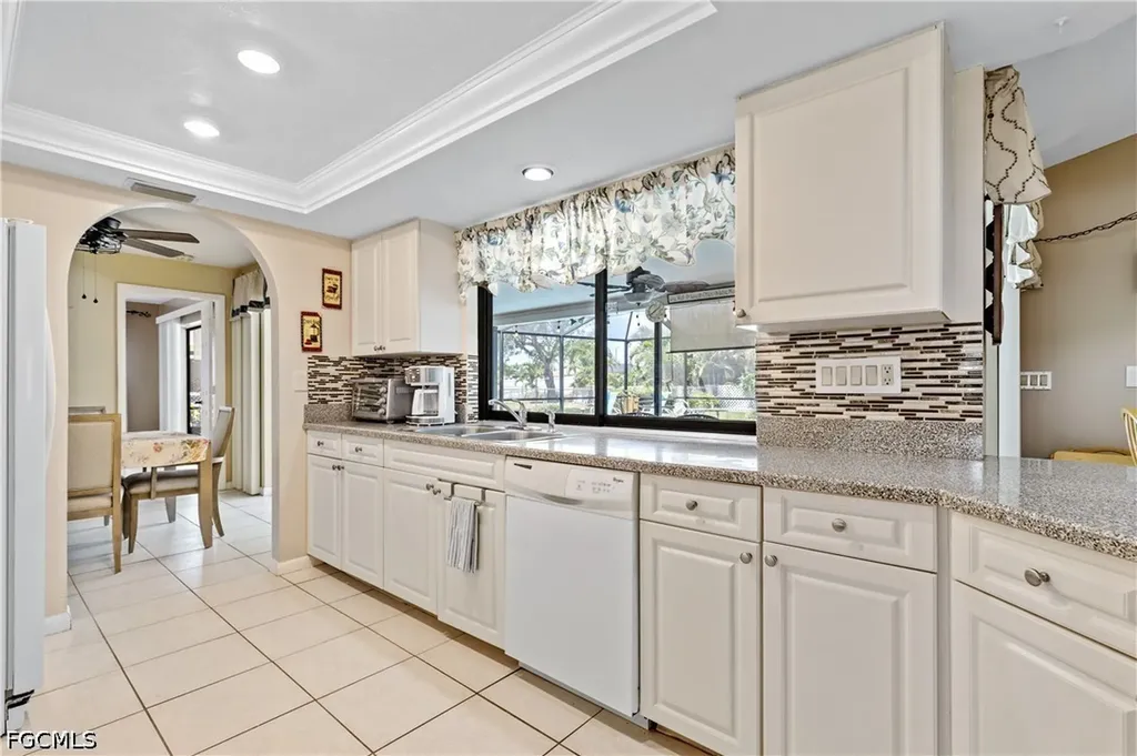 3906 SE 10th Place Cape Coral FL 33904