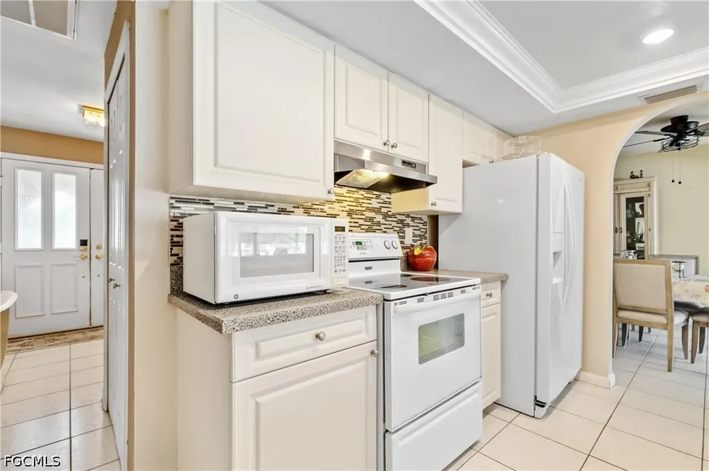 3906 SE 10th Place Cape Coral FL 33904