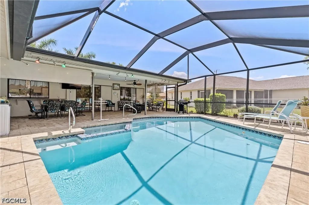 3906 SE 10th Place Cape Coral FL 33904