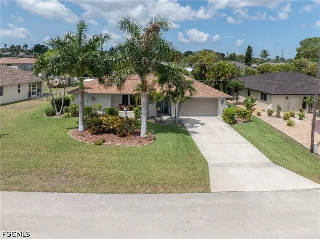 3906 SE 10th Place Cape Coral FL 33904