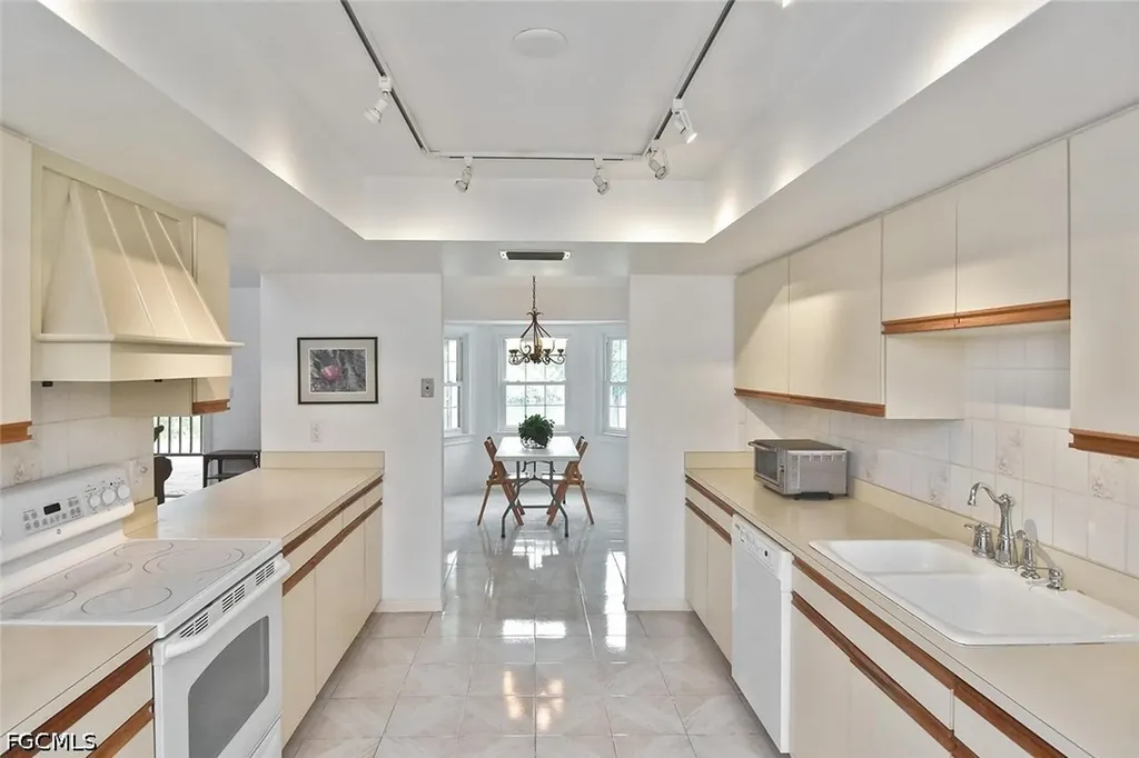 7226 Hendry Creek Drive Fort Myers FL 33908