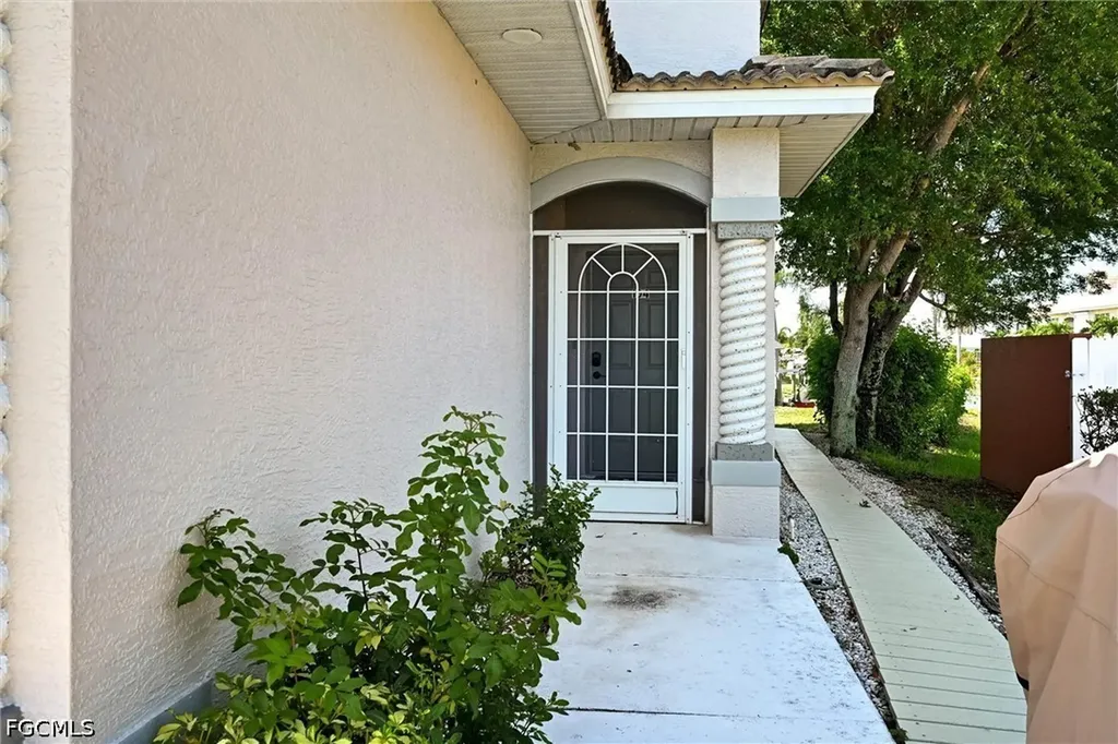 732 Victoria Drive Cape Coral FL 33904