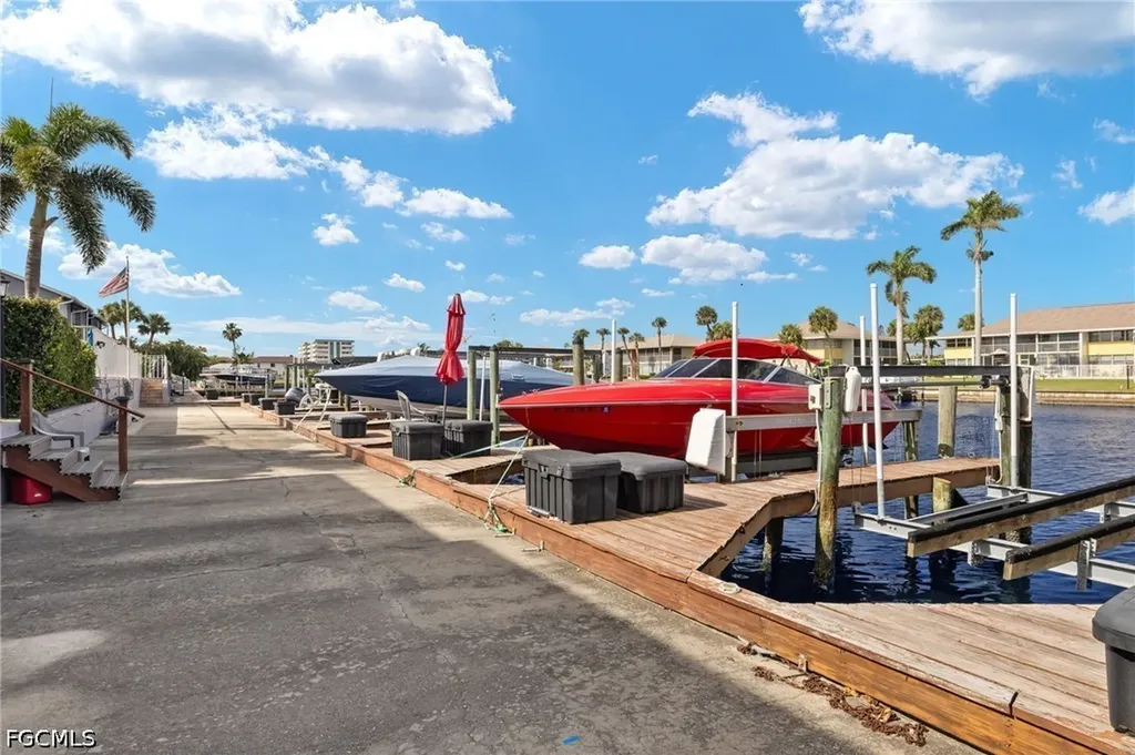 4616 SE 5th Place Cape Coral FL 33904
