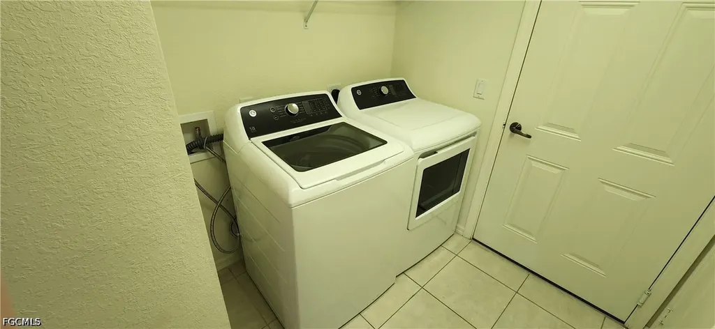 1794 Concordia Lake Circle Cape Coral FL 33909