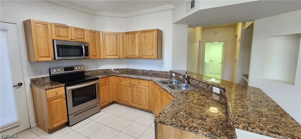 1794 Concordia Lake Circle Cape Coral FL 33909