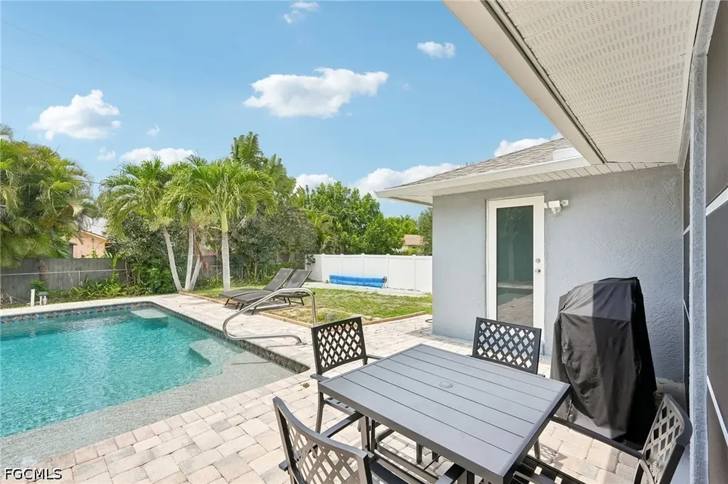808 SW 14th Place Cape Coral FL 33991