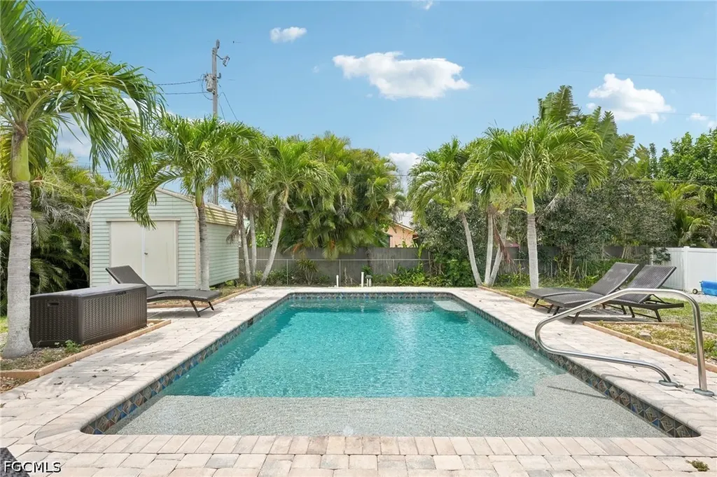 808 SW 14th Place Cape Coral FL 33991