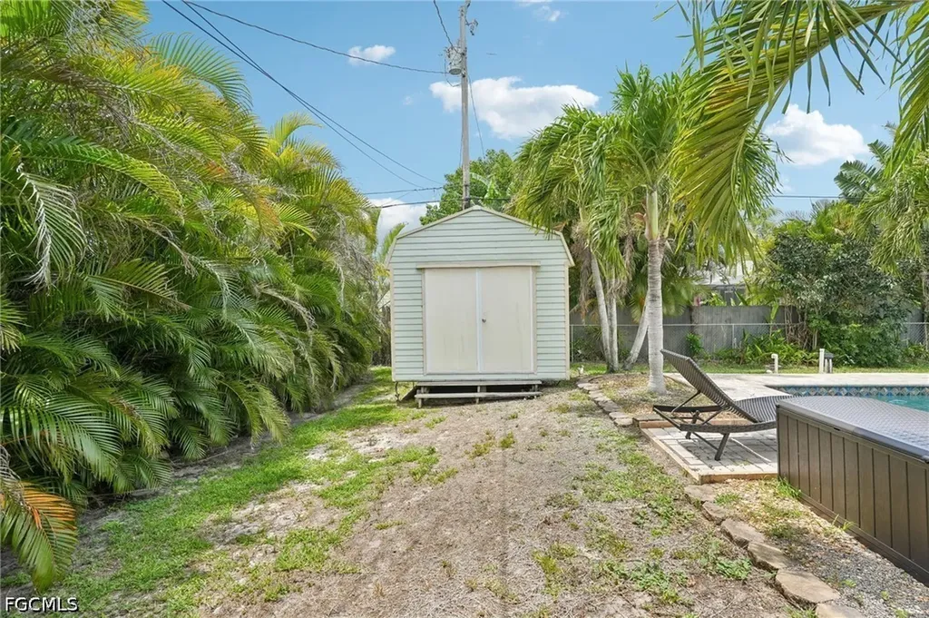 808 SW 14th Place Cape Coral FL 33991
