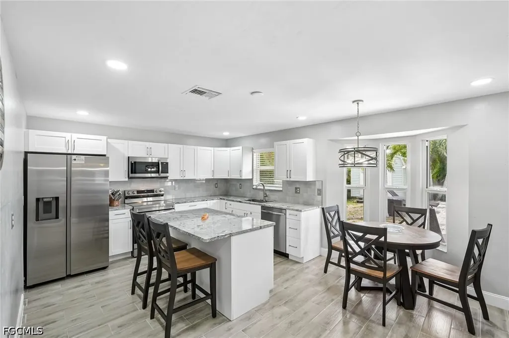 808 SW 14th Place Cape Coral FL 33991