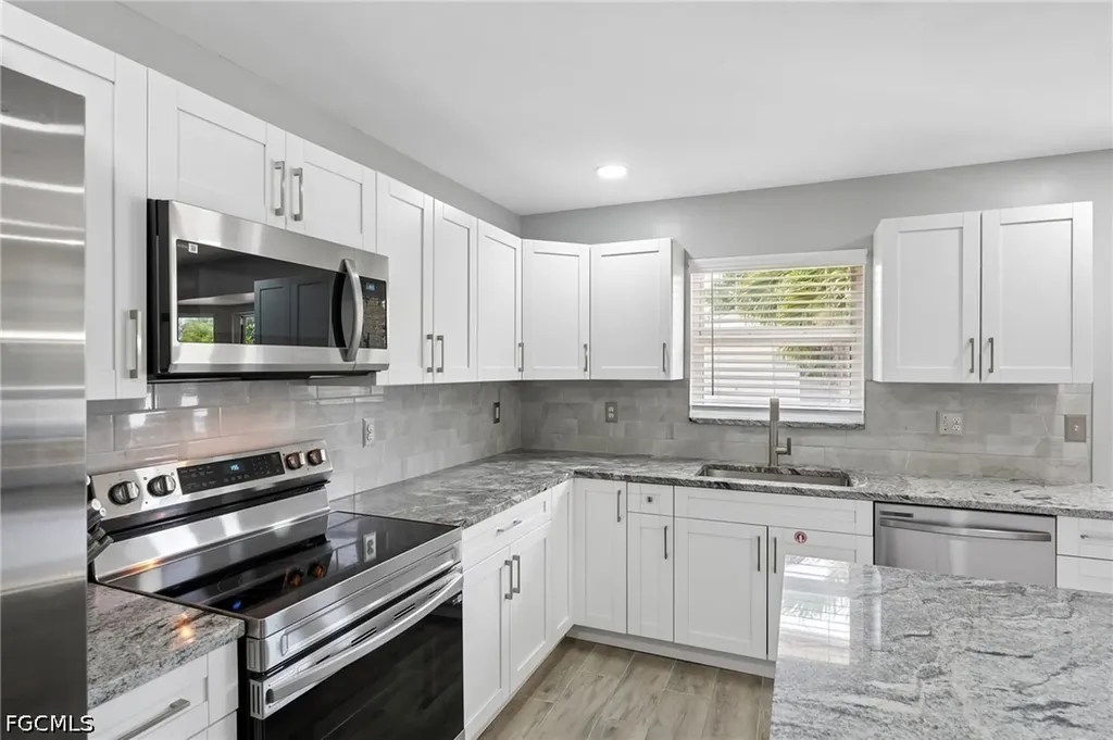 808 SW 14th Place Cape Coral FL 33991
