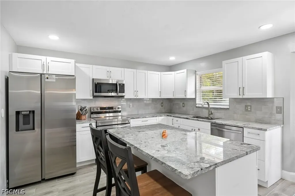 808 SW 14th Place Cape Coral FL 33991