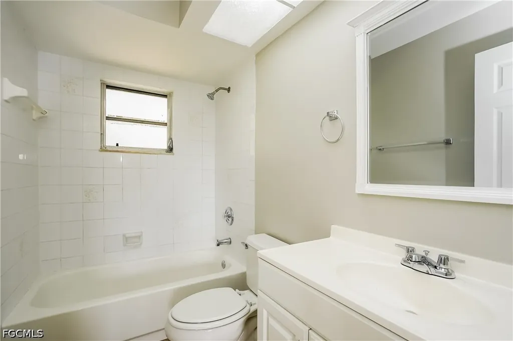 1724 SW 2nd Place Cape Coral FL 33991