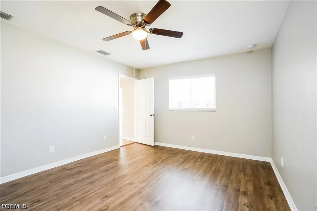 1724 SW 2nd Place Cape Coral FL 33991