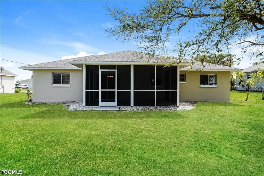 1724 SW 2nd Place Cape Coral FL 33991