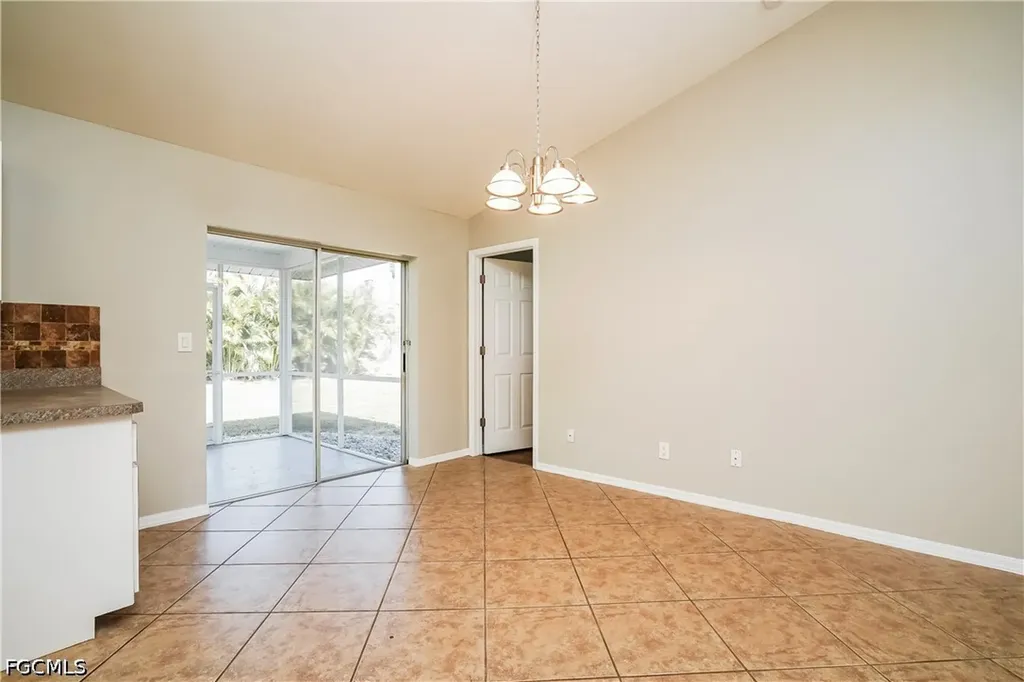 1724 SW 2nd Place Cape Coral FL 33991