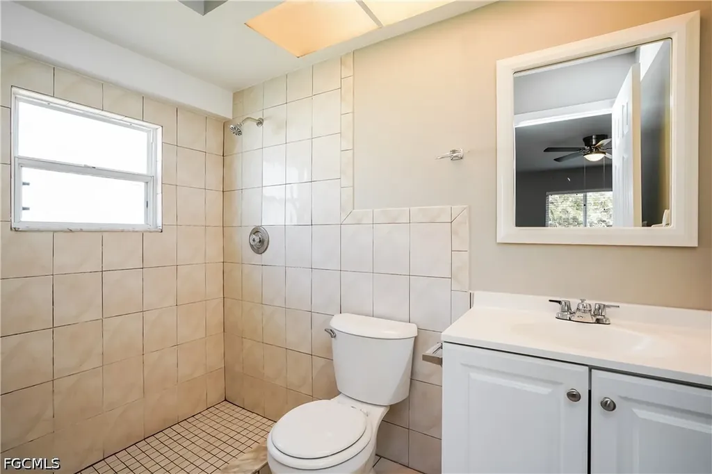 1724 SW 2nd Place Cape Coral FL 33991