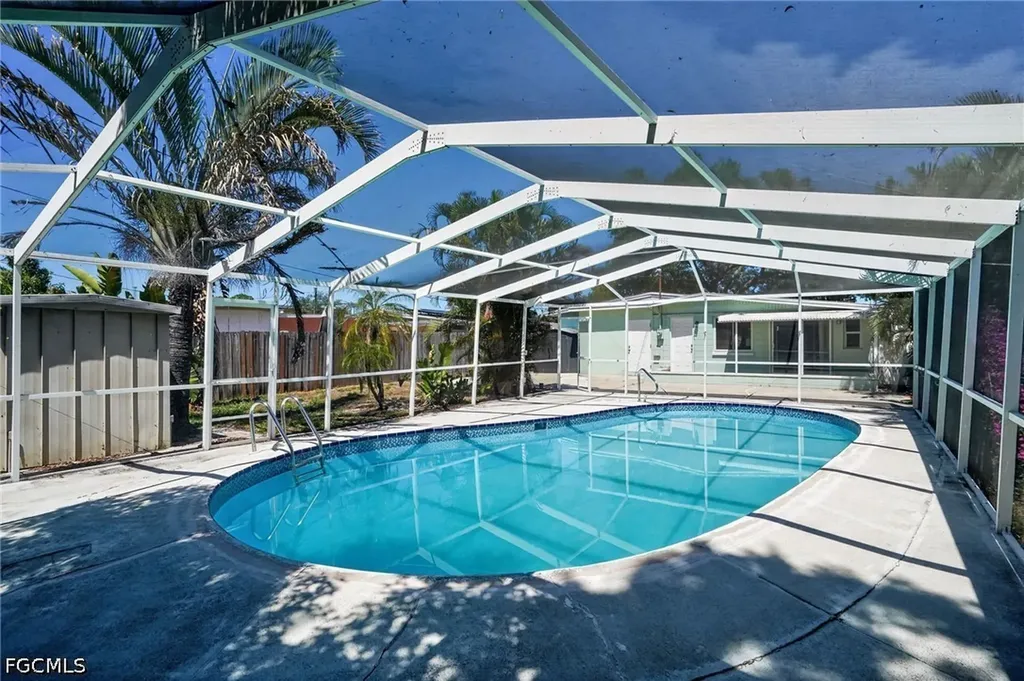 3300 Kingston Street N St. Petersburg FL 33713