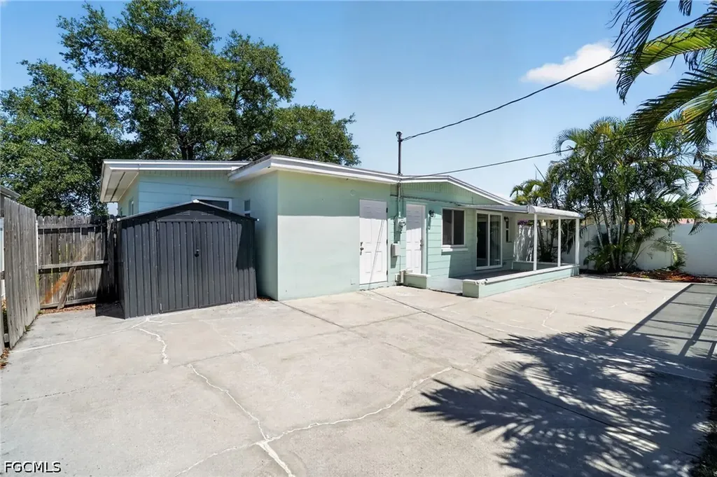 3300 Kingston Street N St. Petersburg FL 33713