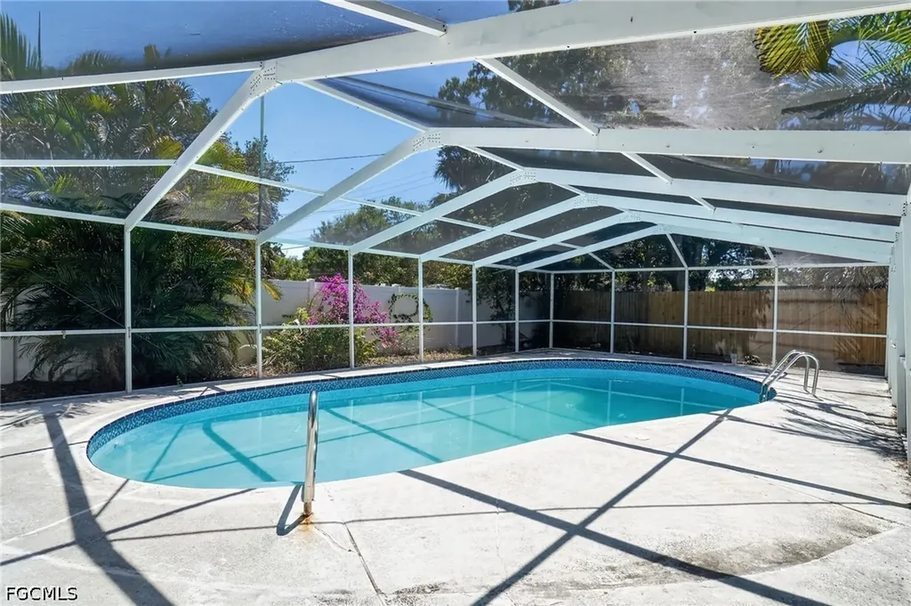 3300 Kingston Street N St. Petersburg FL 33713