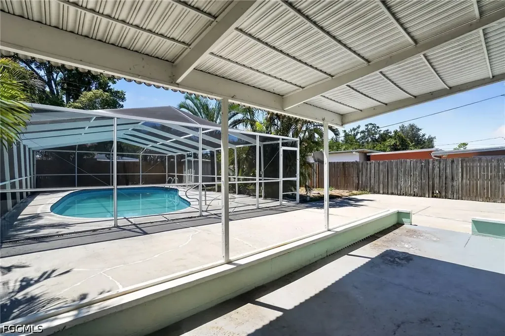 3300 Kingston Street N St. Petersburg FL 33713