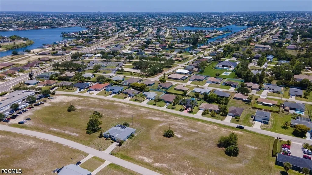 607 SW 4th Street Cape Coral FL 33991