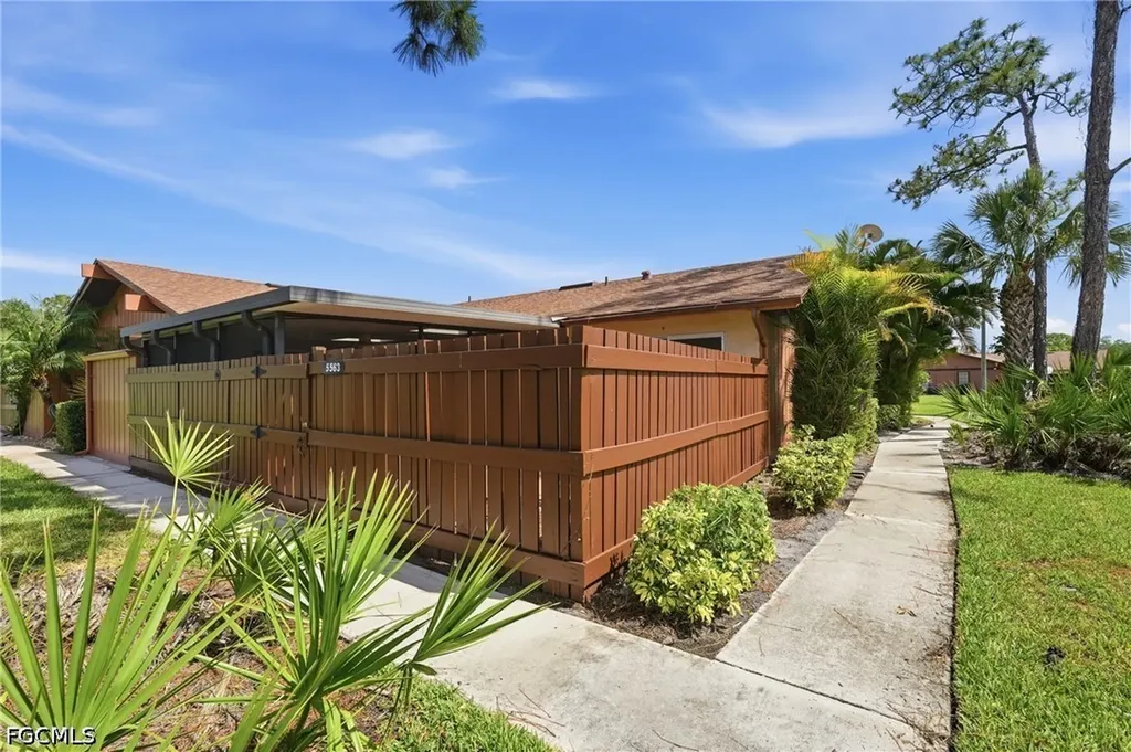 5563 Foxlake Drive North Fort Myers FL 33917