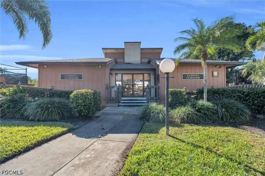 5563 Foxlake Drive North Fort Myers FL 33917