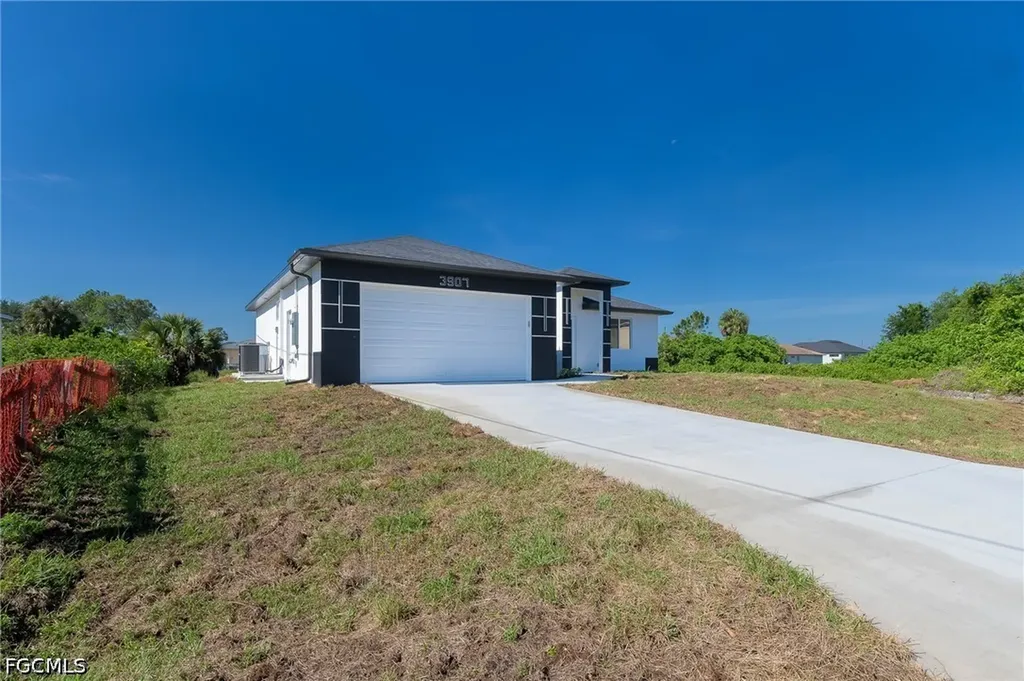 3907 21st Street SW Lehigh Acres FL 33976