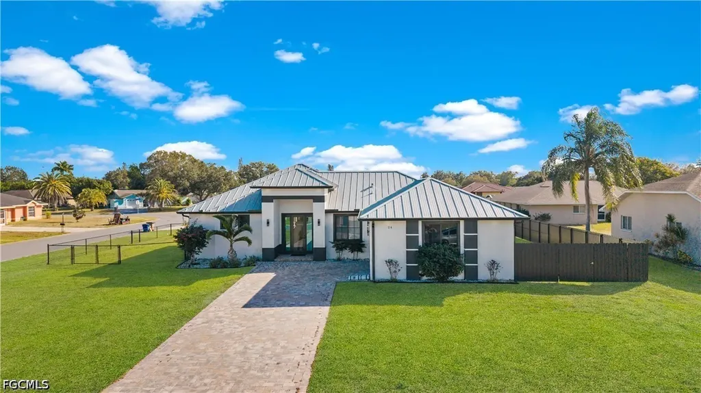 24 Crestwood Circle S Lehigh Acres FL 33936