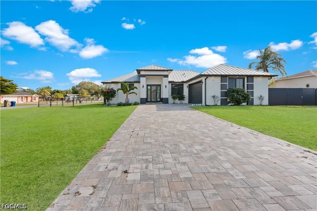 24 Crestwood Circle S Lehigh Acres FL 33936
