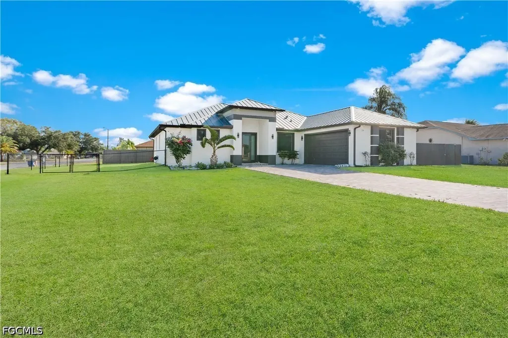 24 Crestwood Circle S Lehigh Acres FL 33936