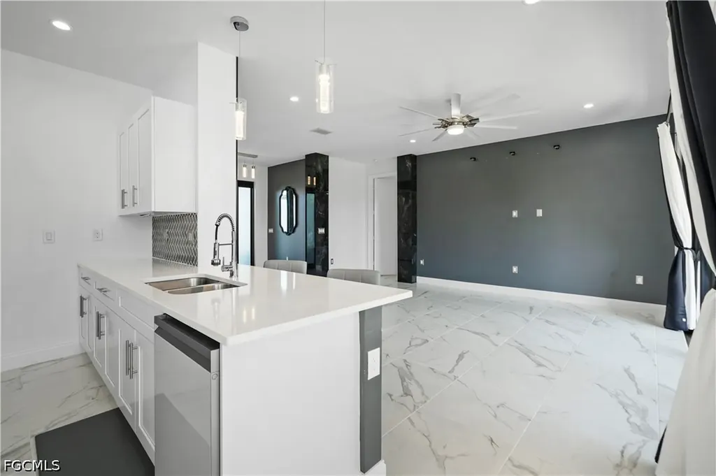 24 Crestwood Circle S Lehigh Acres FL 33936