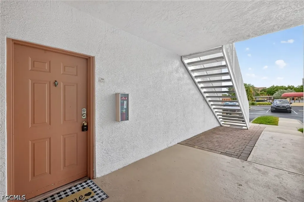 Fort Myers FL, 6401 Aragon Way, Unit 106