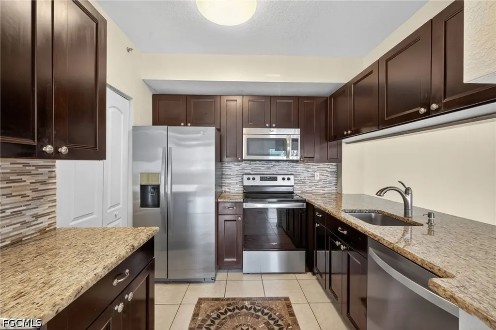 6401 Aragon Way Fort Myers FL 33966