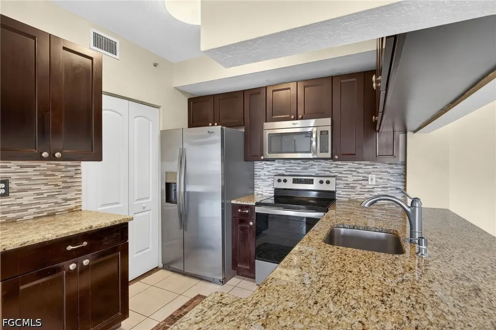 6401 Aragon Way Fort Myers FL 33966