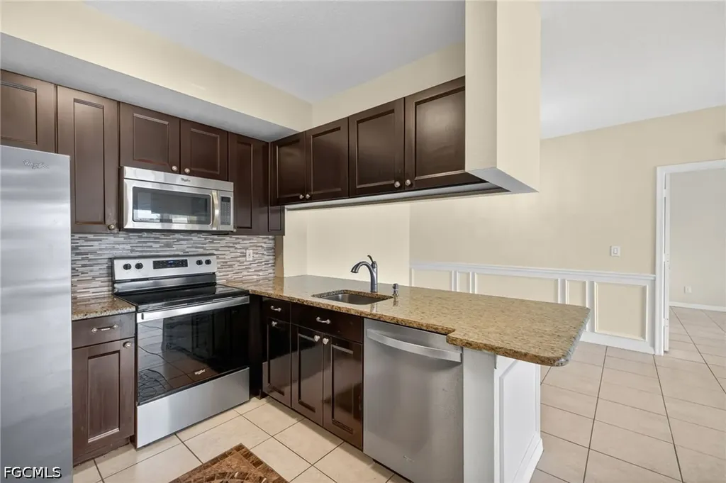 6401 Aragon Way Fort Myers FL 33966