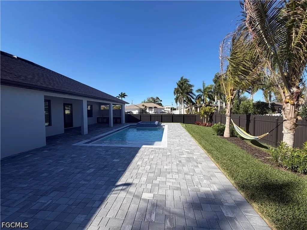1621 SW 10th Place Cape Coral FL 33991
