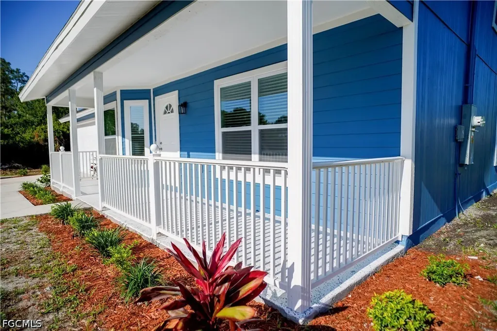 2801 Flora Avenue N Lehigh Acres FL 33971